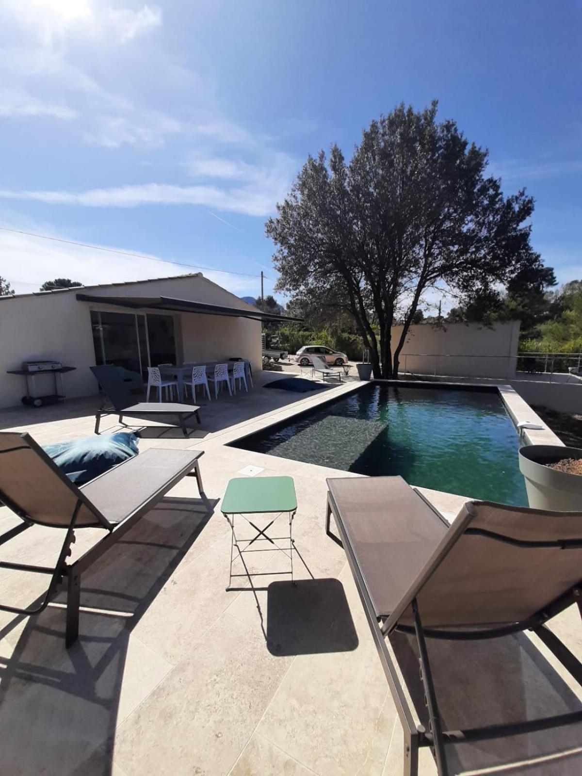 Maison Au Pied De La St Victoire Avec Piscine Pourrieres